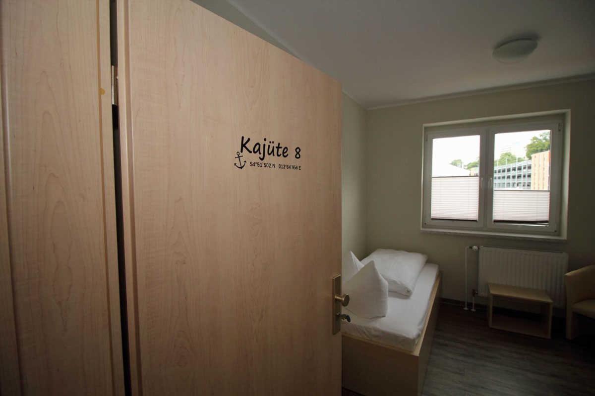 Kutterfisch Kajueten Direkt Im Stadthafen Apartment Sassnitz Exterior photo