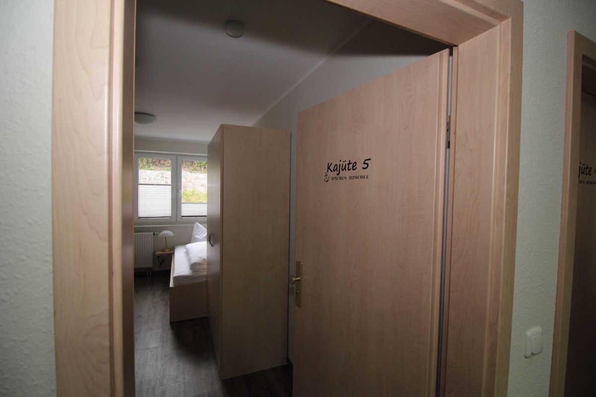 Kutterfisch Kajueten Direkt Im Stadthafen Apartment Sassnitz Exterior photo