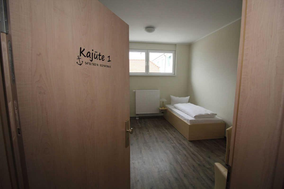 Kutterfisch Kajueten Direkt Im Stadthafen Apartment Sassnitz Exterior photo